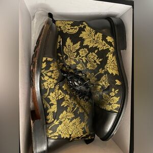 Taft Jack Book in Floral | US size 10 (EU size 43)